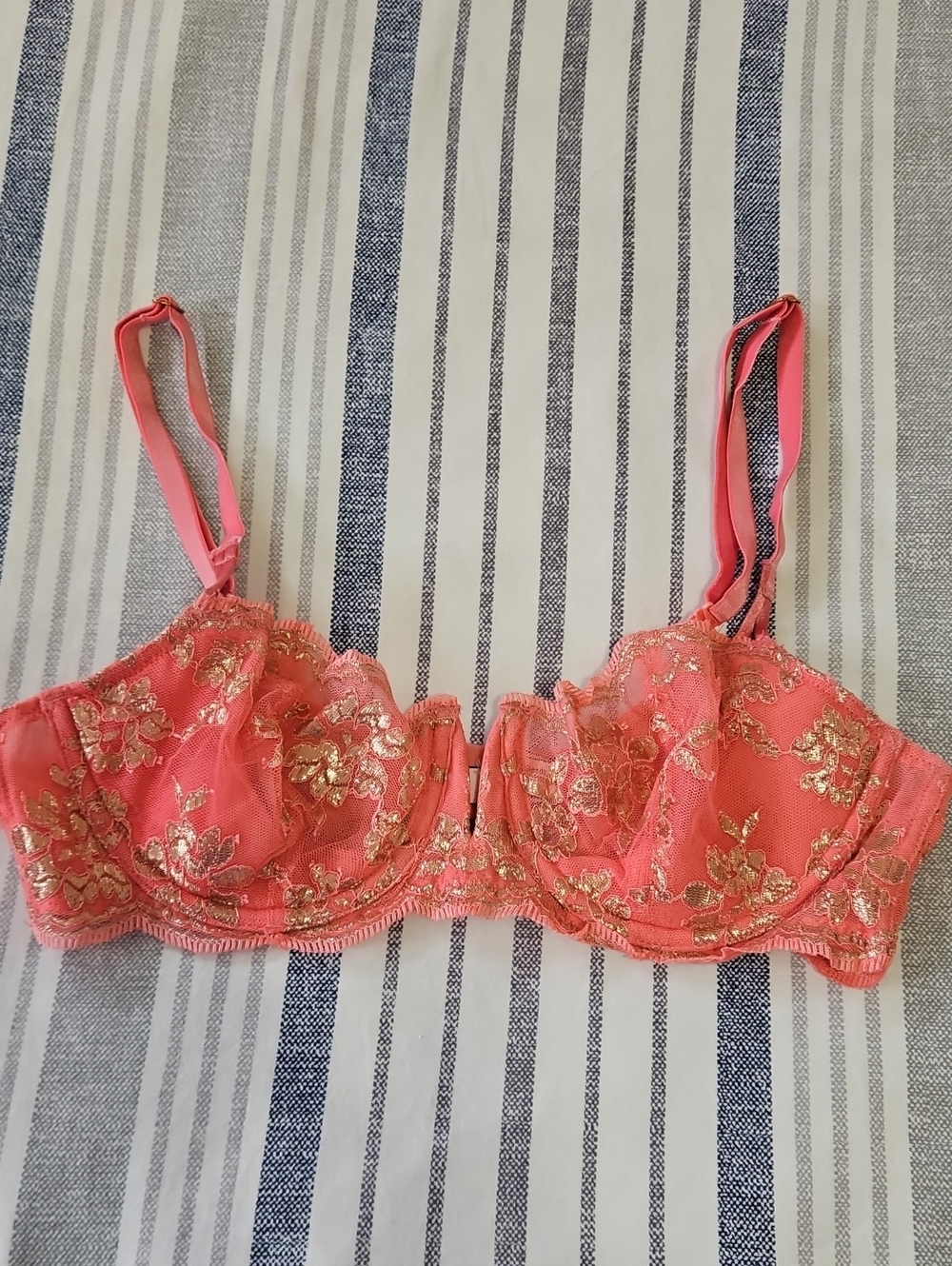 LN 34C Victoria's Secret Coral Pink Lace Underwire Bra with Gold Floral Accents